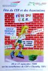affiche d'une jeune femme sur des rollers en train de coller des affiches sur un mur en brique