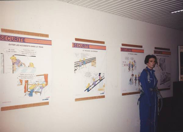 differentes affiches de securite sur les mur du musee sncf a rosny sous bois