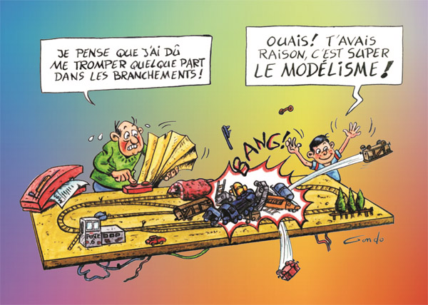 un enfant se rejoui d'un accident de train en modèle réduit devant la surprise de son pere